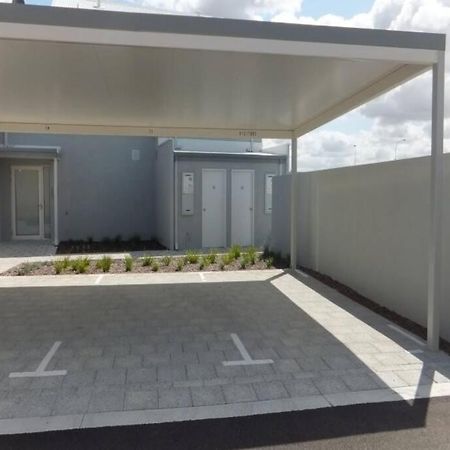 Modern Luxury 1 Bedroom Apartment - Walk To The Shops! Free Wifi Clarkson Extérieur photo