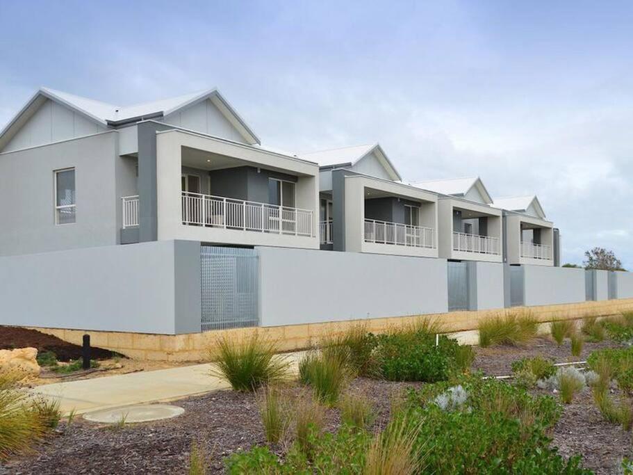Modern Luxury 1 Bedroom Apartment - Walk To The Shops! Free Wifi Clarkson Extérieur photo