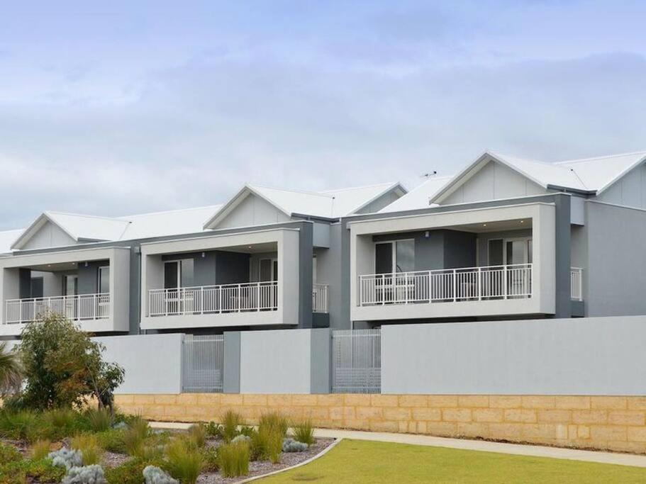 Modern Luxury 1 Bedroom Apartment - Walk To The Shops! Free Wifi Clarkson Extérieur photo