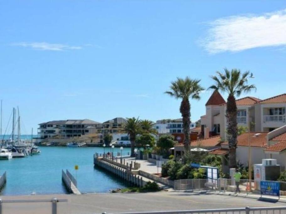 Modern Luxury 1 Bedroom Apartment - Walk To The Shops! Free Wifi Clarkson Extérieur photo